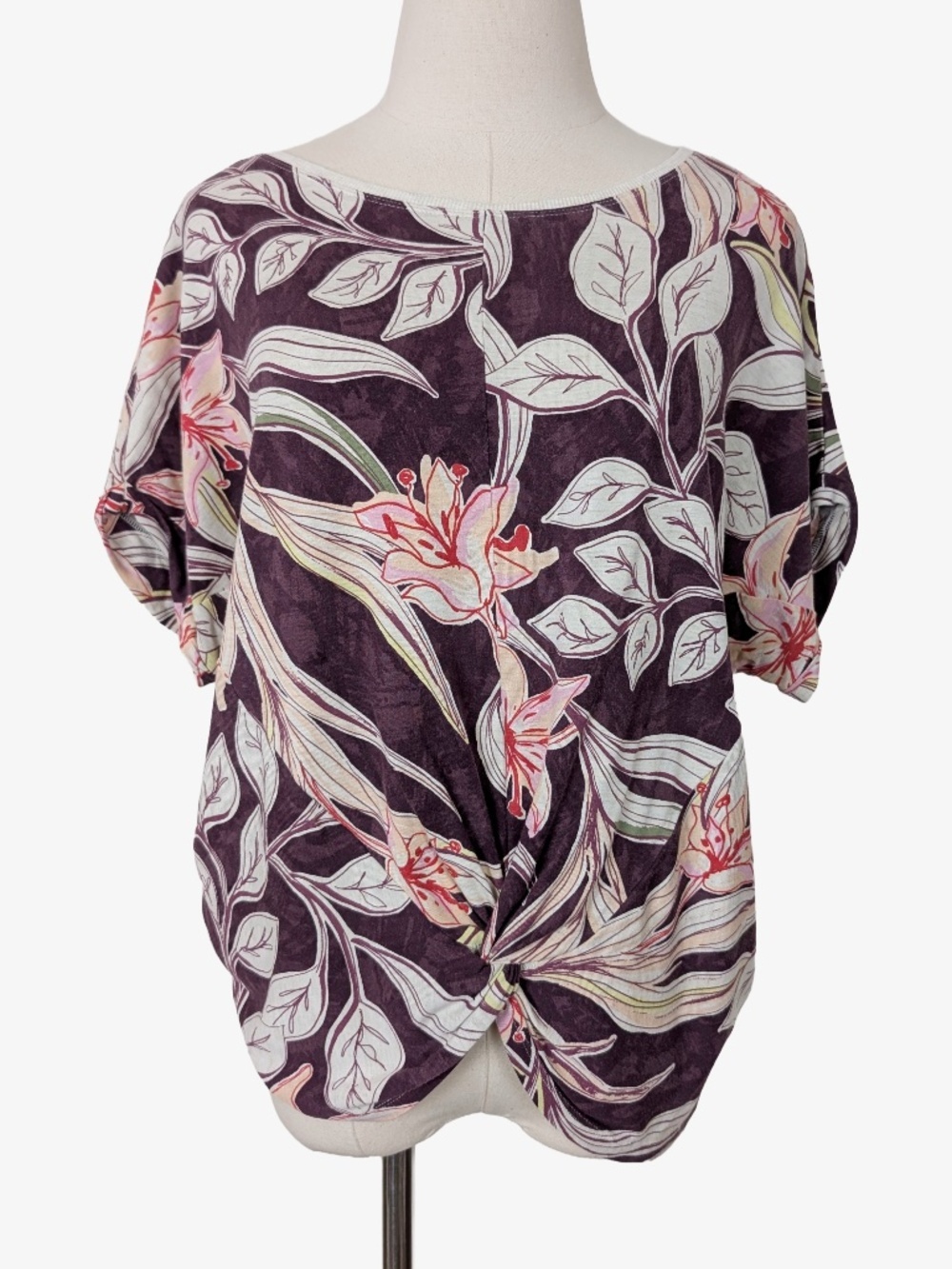 (Free with Purchase) Hyba Short Sleeve T-Shirt Floral Purple Size Medium Scoop